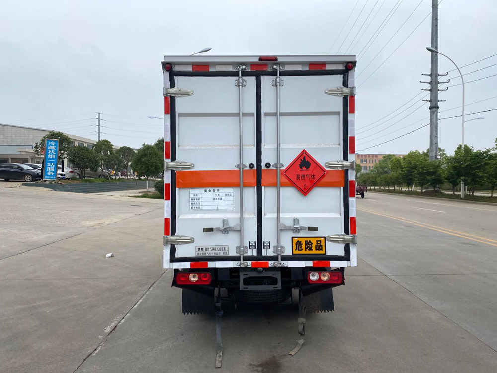 楚勝牌CSC5031XRQSH6型易燃?xì)怏w廂式運(yùn)輸車