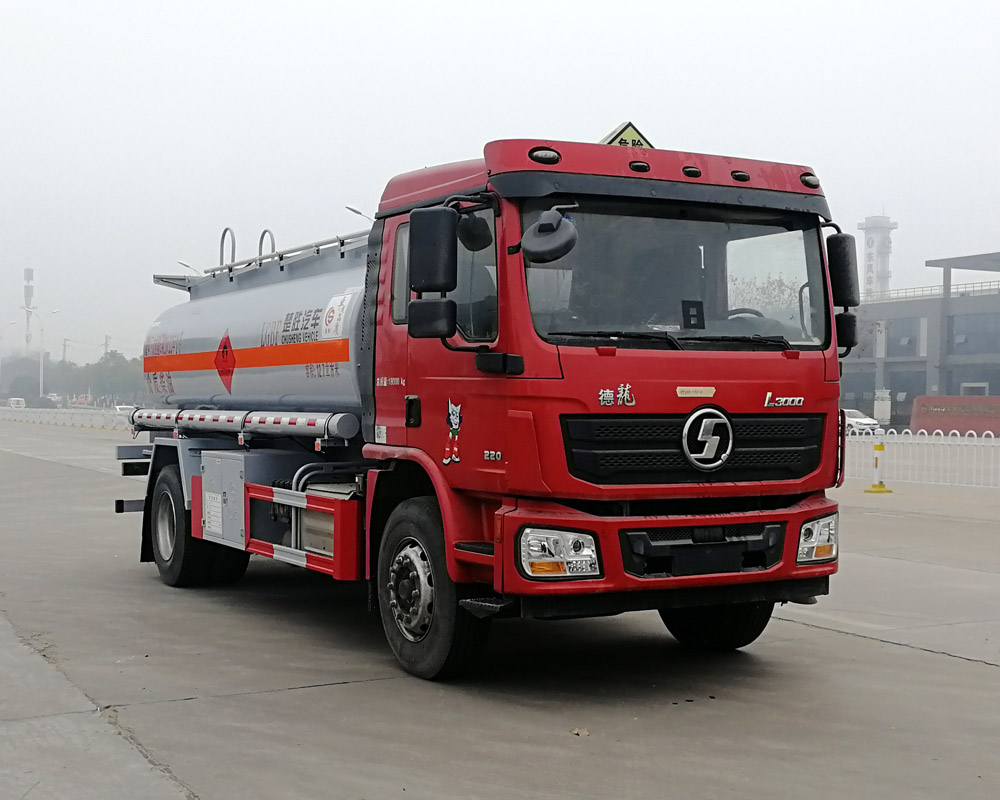 楚勝牌CSC5189GYYS6A型運(yùn)油車