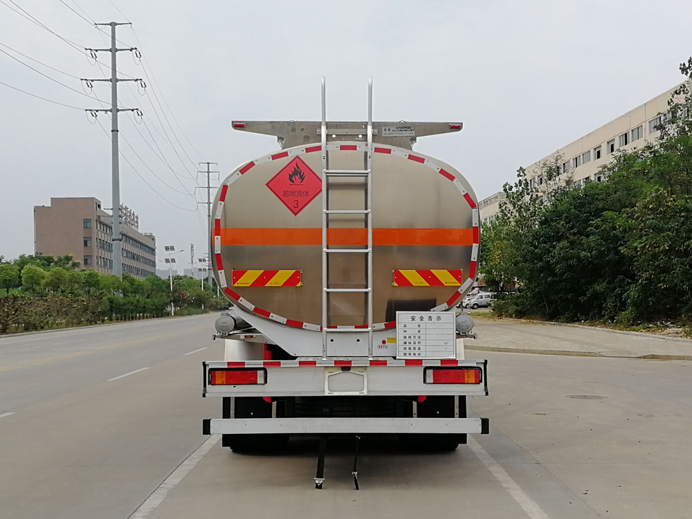 楚勝牌CSC5267GYYLEL6型鋁合金運油車